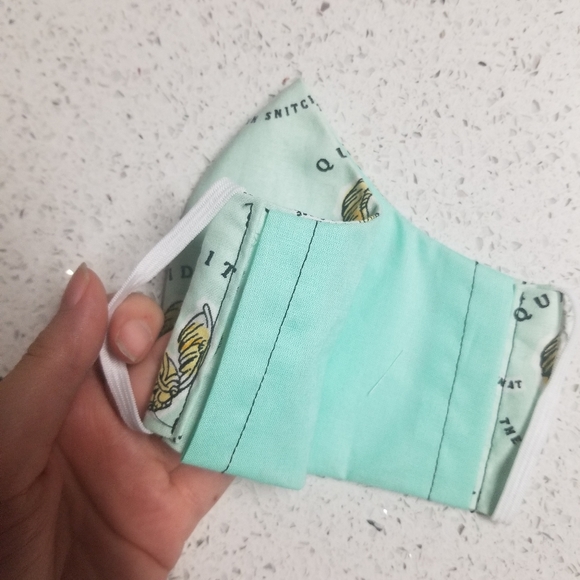 NEW Fabric mask with nose wire/pocket Harry Potter - Picture 2 of 4